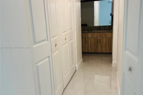 Copropriété à louer à Miami, Floride: 2 chambres, 75.44 m2 № 1997543 - photo 30