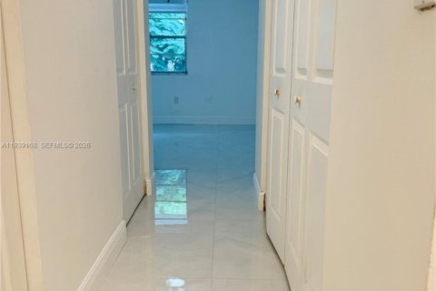 Copropriété à louer à Miami, Floride: 2 chambres, 75.44 m2 № 1997543 - photo 17