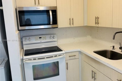 Copropriété à louer à Miami, Floride: 2 chambres, 75.44 m2 № 1997543 - photo 10