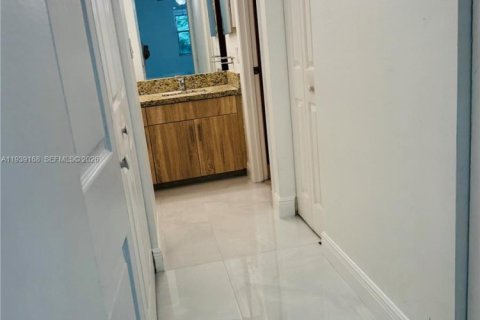 Copropriété à louer à Miami, Floride: 2 chambres, 75.44 m2 № 1997543 - photo 28