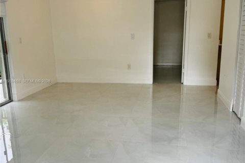 Copropriété à louer à Miami, Floride: 2 chambres, 75.44 m2 № 1997543 - photo 4