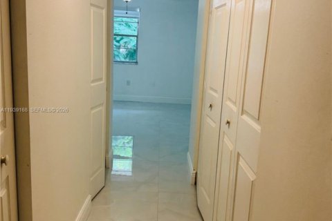 Copropriété à louer à Miami, Floride: 2 chambres, 75.44 m2 № 1997543 - photo 18