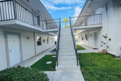 Copropriété à louer à Miami, Floride: 2 chambres, 75.44 m2 № 1997543 - photo 2