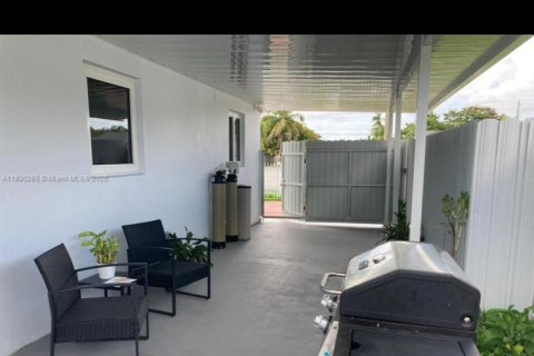 Immobilier commercial à louer à Miami, Floride: 18.58 m2 № 1946852 - photo 2