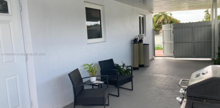 Immobilier commercial à Miami, Floride 18.58 m2 № 1946852
