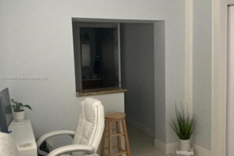 Immobilier commercial à louer à Miami, Floride: 18.58 m2 № 1946852 - photo 7