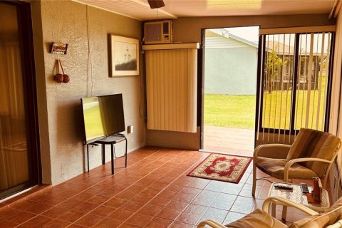 Duplex in Avon Park, Florida 2 bedrooms, 125.88 sq.m. № 1750895 - photo 25