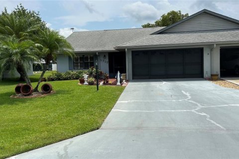 Duplex in Avon Park, Florida 2 bedrooms, 125.88 sq.m. № 1750895 - photo 1
