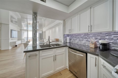Condominio en alquiler en Miami Beach, Florida, 2 dormitorios, 110.55 m2 № 1825724 - foto 12