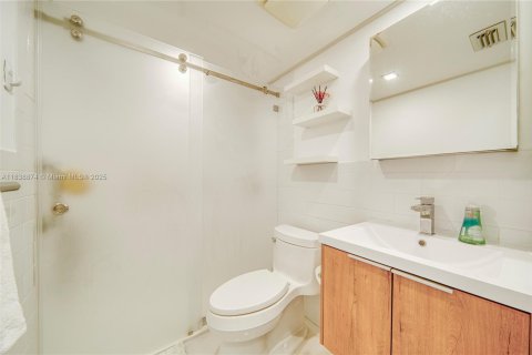 Condominio en alquiler en Miami Beach, Florida, 2 dormitorios, 110.55 m2 № 1825724 - foto 24