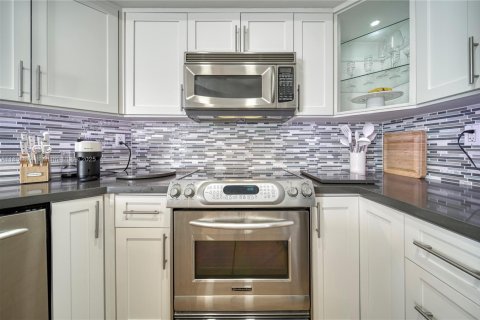 Condominio en alquiler en Miami Beach, Florida, 2 dormitorios, 110.55 m2 № 1825724 - foto 13