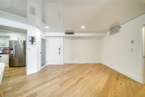 Condominio en alquiler en Miami Beach, Florida, 2 dormitorios, 110.55 m2 № 1825724 - foto 10