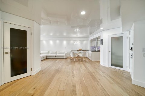 Condominio en alquiler en Miami Beach, Florida, 2 dormitorios, 110.55 m2 № 1825724 - foto 9