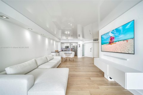 Condominio en alquiler en Miami Beach, Florida, 2 dormitorios, 110.55 m2 № 1825724 - foto 1