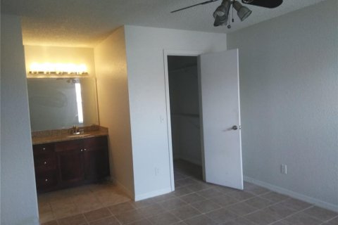 Condo in Orlando, Florida, 2 bedrooms № 2209947 - photo 4