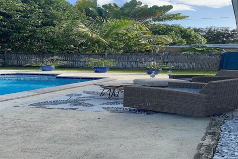 House in North Miami, Florida 3 bedrooms, 134.71 sq.m. № 1971226 - photo 15