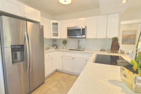 House in North Miami, Florida 3 bedrooms, 134.71 sq.m. № 1971226 - photo 7