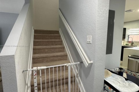 Townhouse in Florida City, Florida 3 bedrooms, 140.47 sq.m. № 1695863 - photo 9