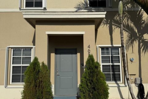 Townhouse in Florida City, Florida 3 bedrooms, 140.47 sq.m. № 1695863 - photo 2