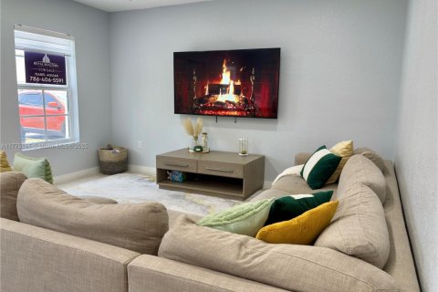 Townhouse in Florida City, Florida 3 bedrooms, 140.47 sq.m. № 1695863 - photo 4