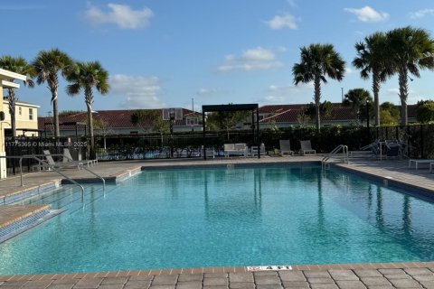 Townhouse in Florida City, Florida 3 bedrooms, 140.47 sq.m. № 1695863 - photo 28