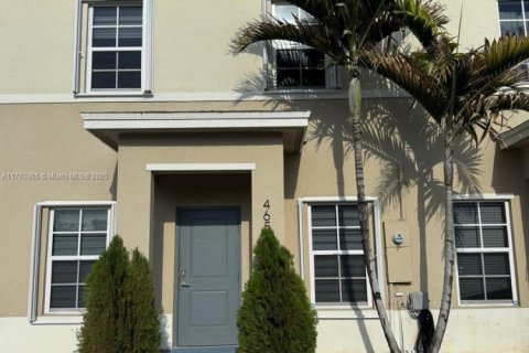 Townhouse in Florida City, Florida 3 bedrooms, 140.47 sq.m. № 1695863 - photo 1