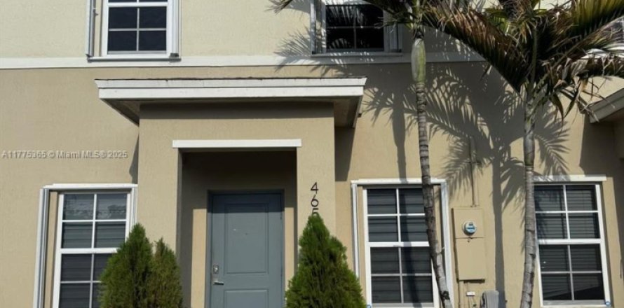 Townhouse in Florida City, Florida 3 bedrooms, 140.47 sq.m. № 1695863