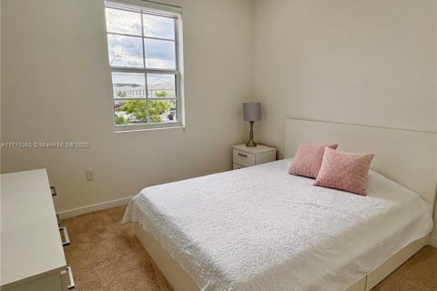 Townhouse in Florida City, Florida 3 bedrooms, 140.47 sq.m. № 1695863 - photo 24
