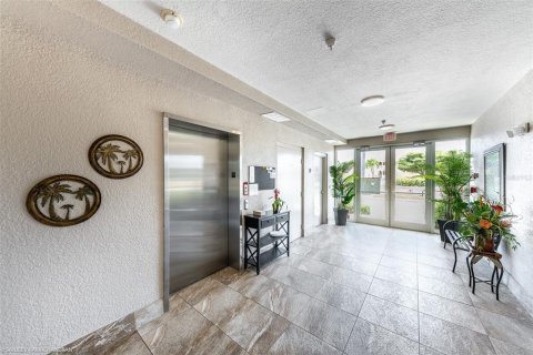 Condominio en alquiler en Punta Gorda, Florida, 2 dormitorios, 128.3 m2 № 1243601 - foto 5