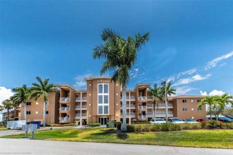 Condominio en alquiler en Punta Gorda, Florida, 2 dormitorios, 128.3 m2 № 1243601 - foto 2