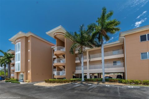 Condominio en alquiler en Punta Gorda, Florida, 2 dormitorios, 128.3 m2 № 1243601 - foto 1