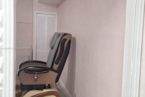Propiedad comercial en venta en Hialeah, Florida № 1943962 - foto 29