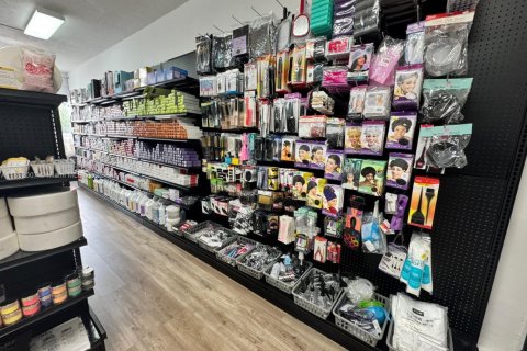 Propiedad comercial en venta en Hialeah, Florida № 1943962 - foto 23
