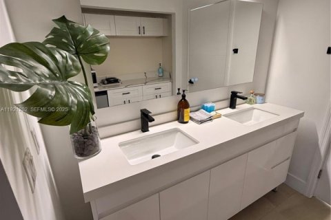 Купить виллу или дом в Майами, Флорида 3 спальни, 108.6м2, № 1976420 - фото 15