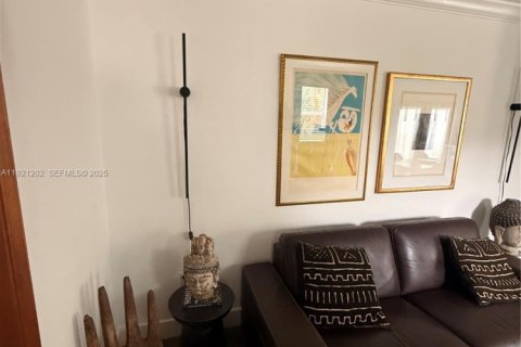 Купить виллу или дом в Майами, Флорида 3 спальни, 108.6м2, № 1976420 - фото 6