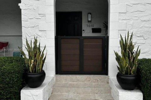 Купить виллу или дом в Майами, Флорида 3 спальни, 108.6м2, № 1976420 - фото 2