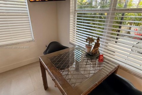 Купить виллу или дом в Майами, Флорида 3 спальни, 108.6м2, № 1976420 - фото 14