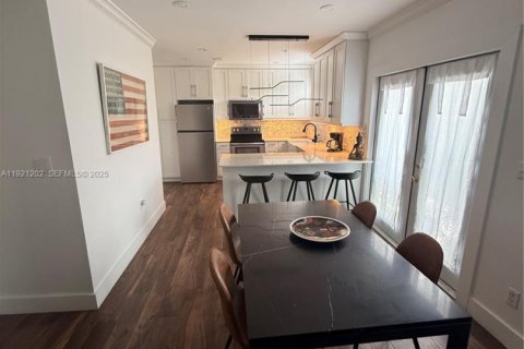 Купить виллу или дом в Майами, Флорида 3 спальни, 108.6м2, № 1976420 - фото 8