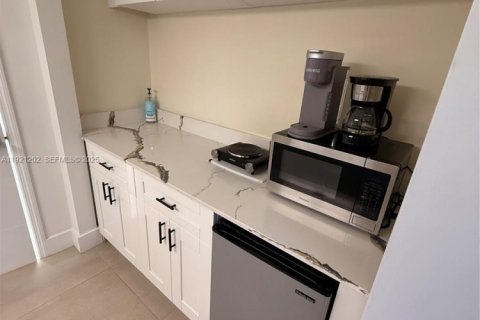 Купить виллу или дом в Майами, Флорида 3 спальни, 108.6м2, № 1976420 - фото 19