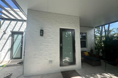 Купить виллу или дом в Майами, Флорида 3 спальни, 108.6м2, № 1976420 - фото 17