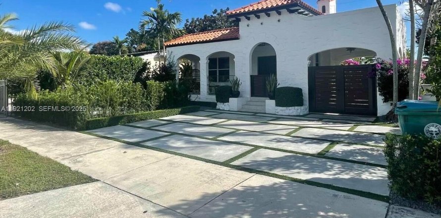 Дом в Майами, Флорида 3 спальни, 108.6м2 № 1976420