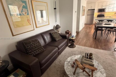 Купить виллу или дом в Майами, Флорида 3 спальни, 108.6м2, № 1976420 - фото 5