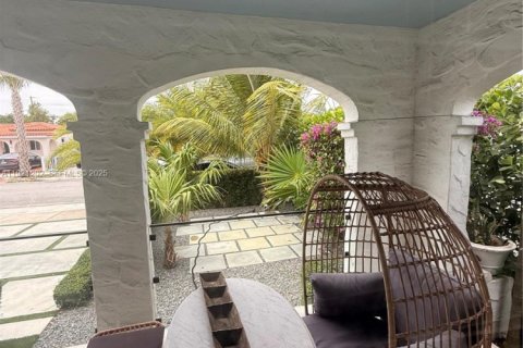 Купить виллу или дом в Майами, Флорида 3 спальни, 108.6м2, № 1976420 - фото 4