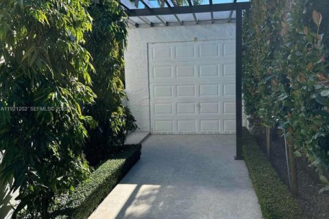 Купить виллу или дом в Майами, Флорида 3 спальни, 108.6м2, № 1976420 - фото 18