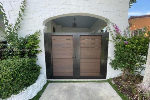 Купить виллу или дом в Майами, Флорида 3 спальни, 108.6м2, № 1976420 - фото 3