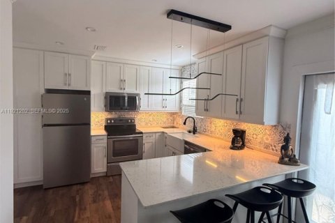 Купить виллу или дом в Майами, Флорида 3 спальни, 108.6м2, № 1976420 - фото 9