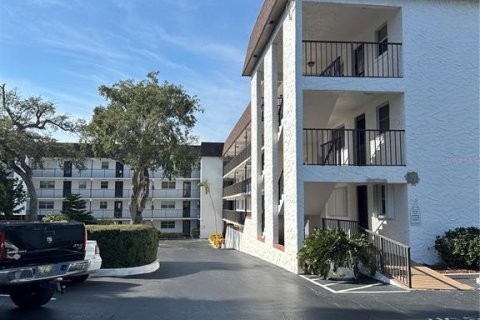 Condo in Daytona Beach, Florida, 2 bedrooms № 2110612 - photo 2