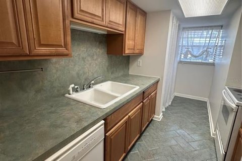 Condo in Daytona Beach, Florida, 2 bedrooms № 2110612 - photo 6