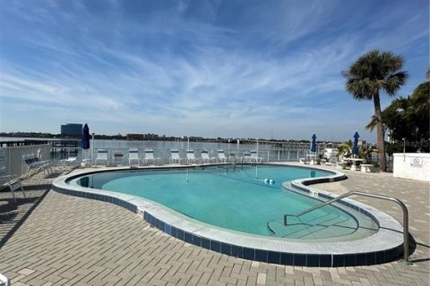 Condo in Daytona Beach, Florida, 2 bedrooms № 2110612 - photo 15