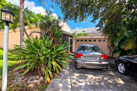 Casa en venta en Plantation, Florida, 3 dormitorios, 145.48 m2 № 2382350 - foto 2